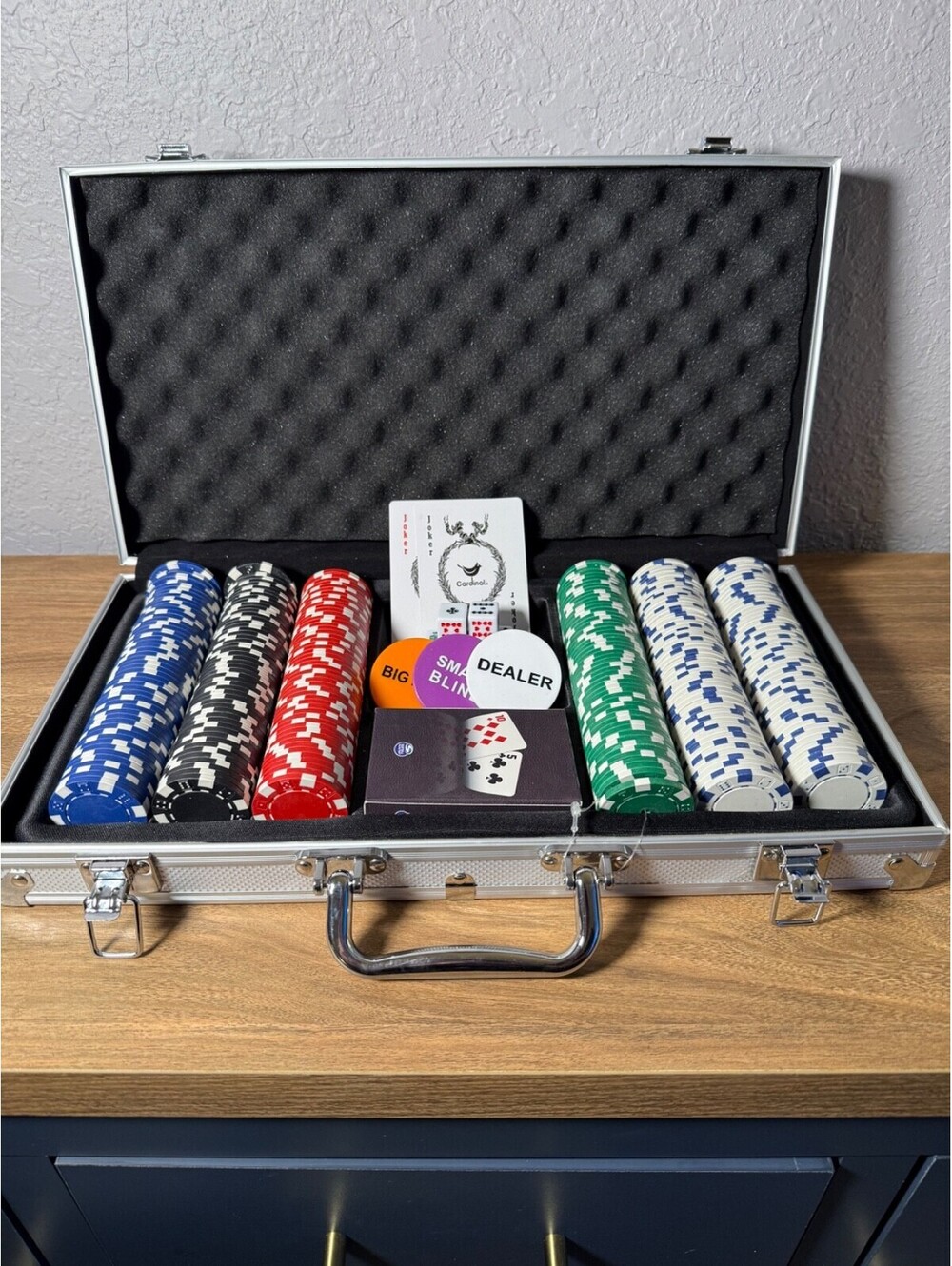 Poker Chip Set with Silver Aluminum Carrying Case Cards Dice Dealer Buttons